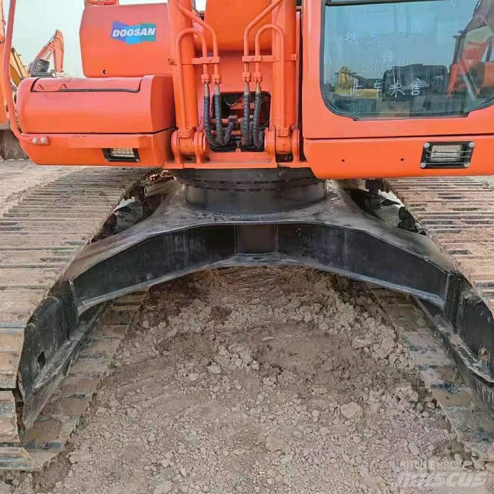 Doosan 225 Escavatori cingolati