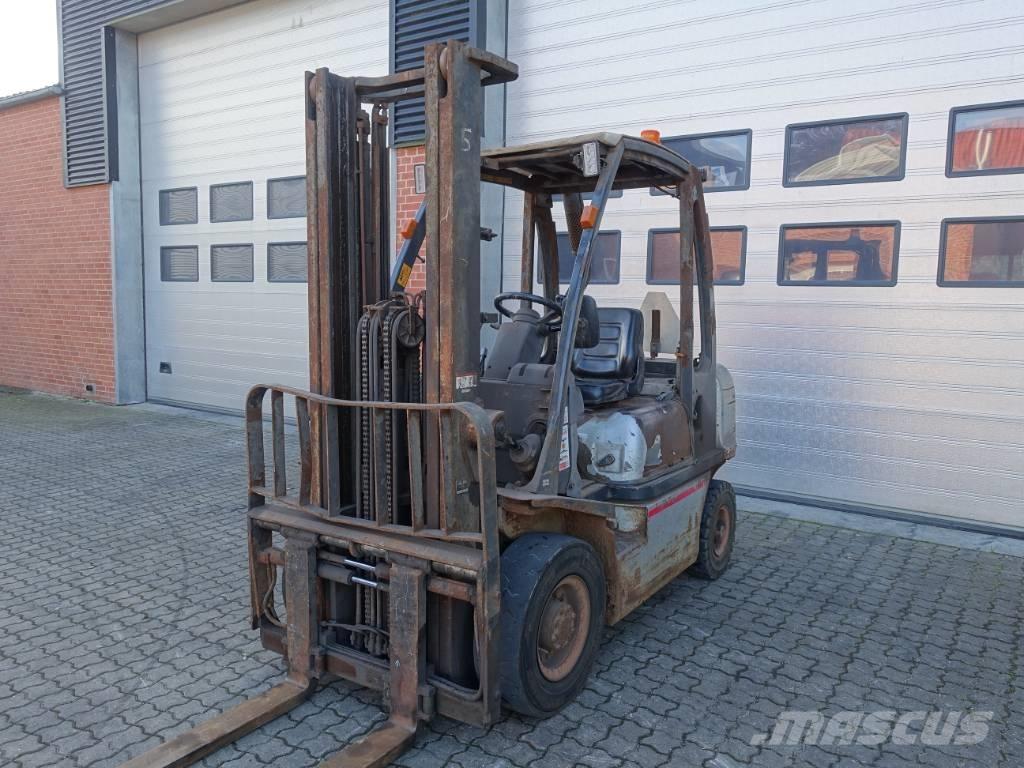 Nissan Y1D2A200 Carrelli elevatori diesel