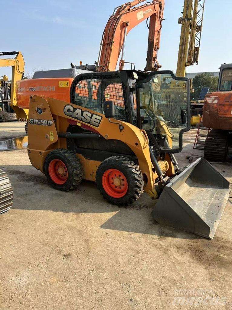 CASE SR 200 Mini Pale Gommate