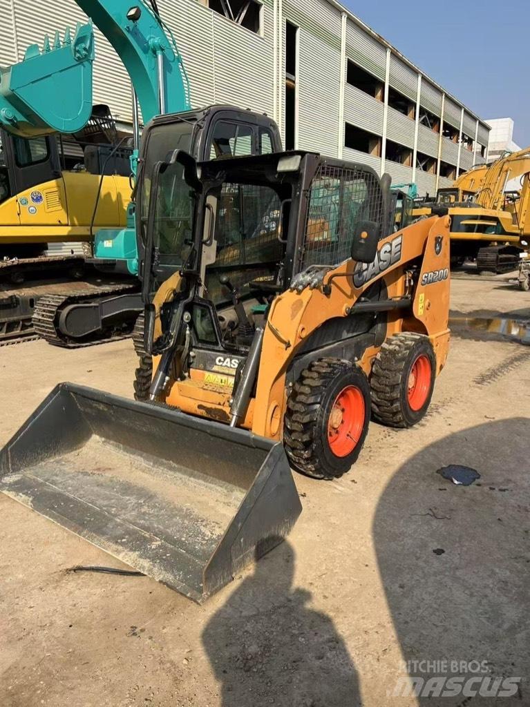 CASE SR 200 Mini Pale Gommate