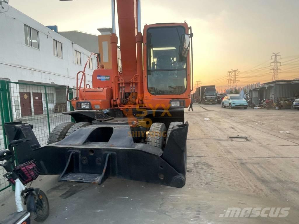 Doosan DH210W-7 Escavatori gommati