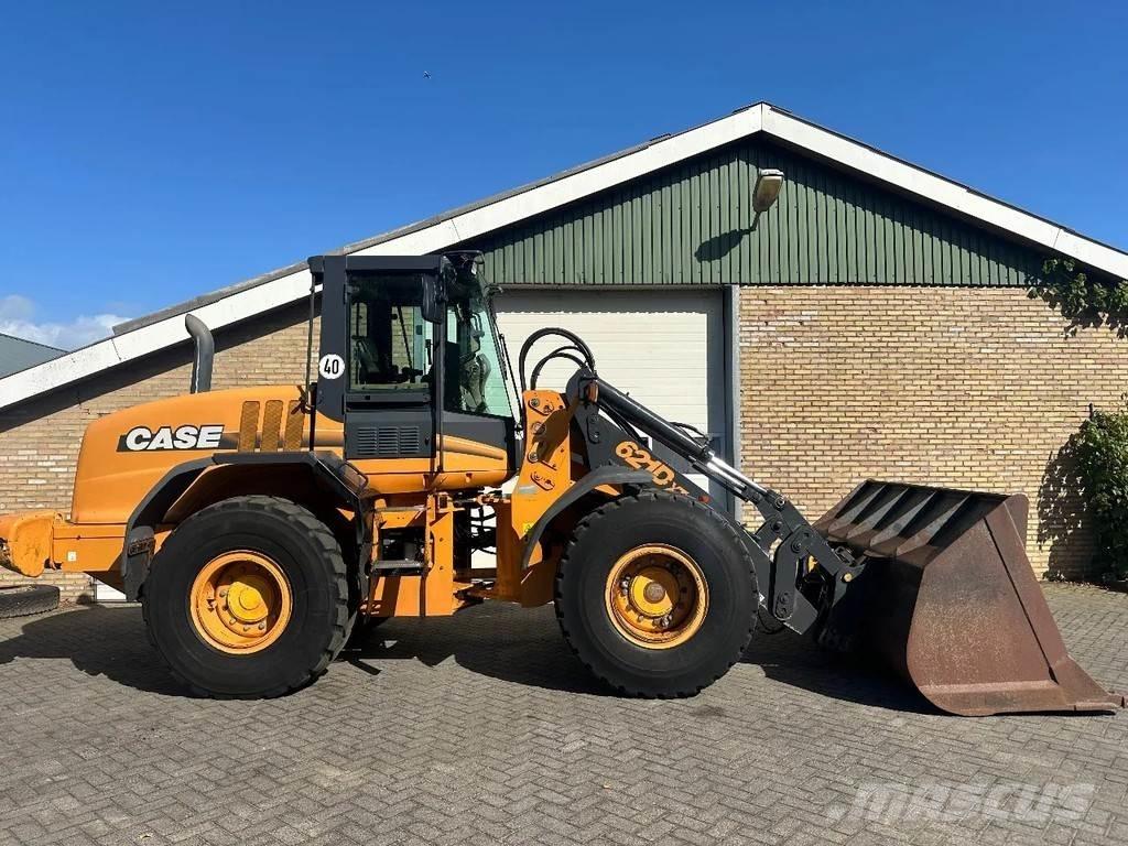 CASE 621D XT Pale gommate