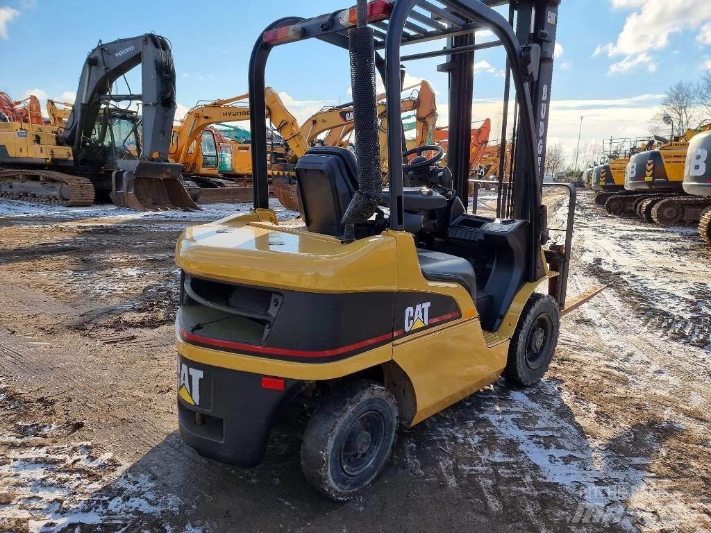 CAT DP 25 N Carrelli elevatori diesel