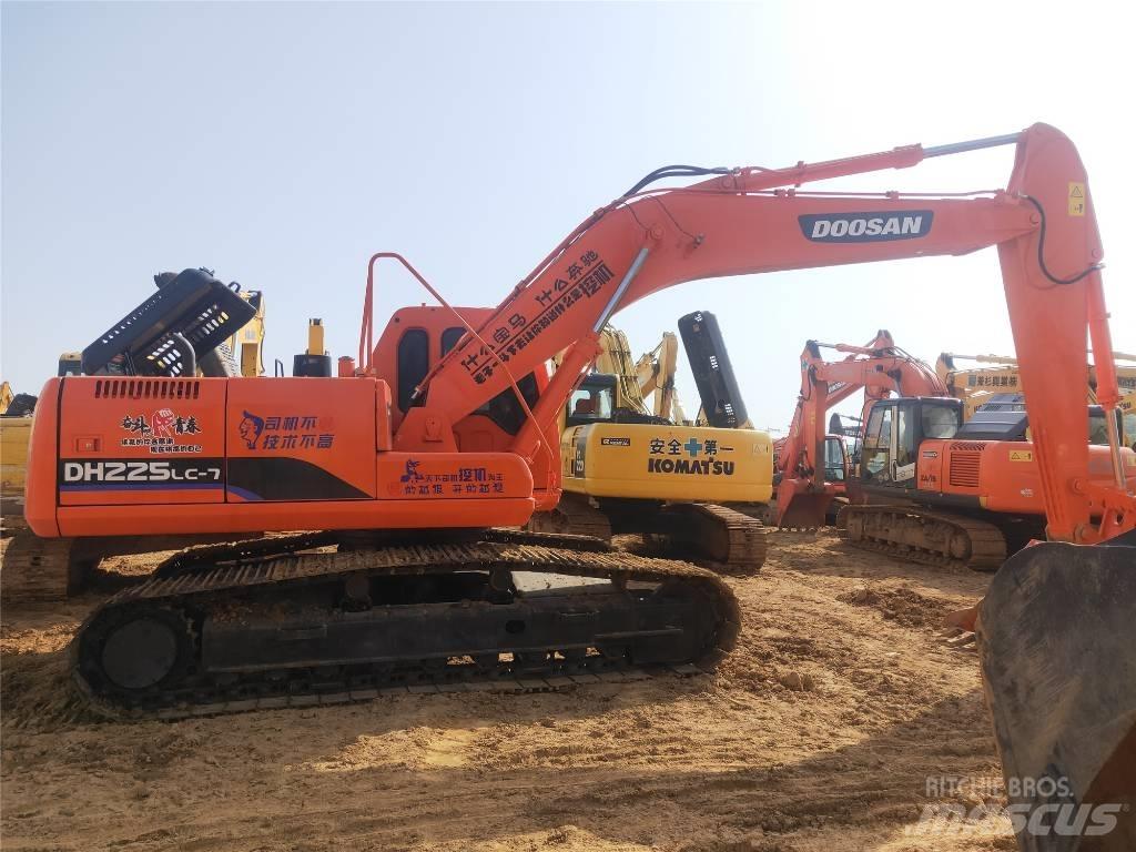 Doosan DH225LC-7 Escavatori cingolati