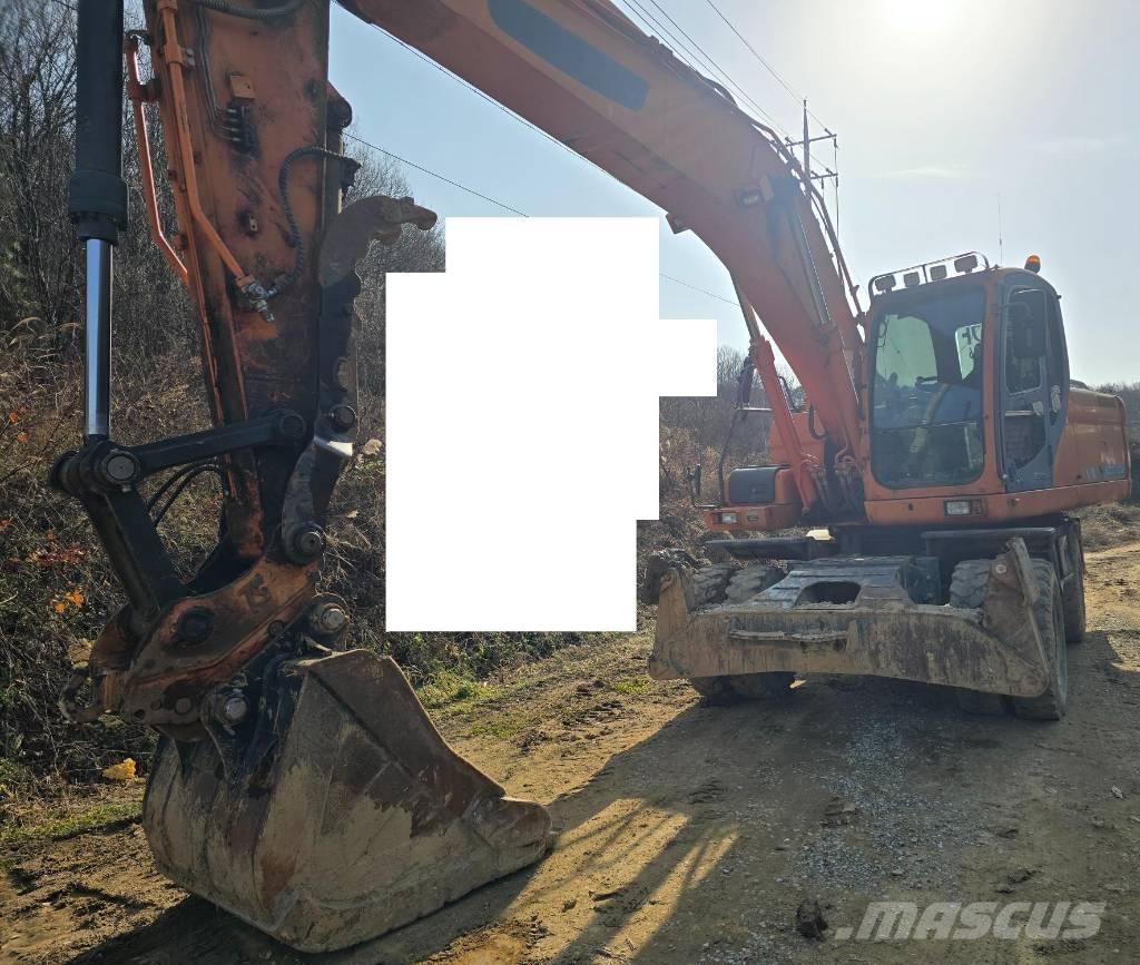 Doosan DX 210 W Escavatori gommati