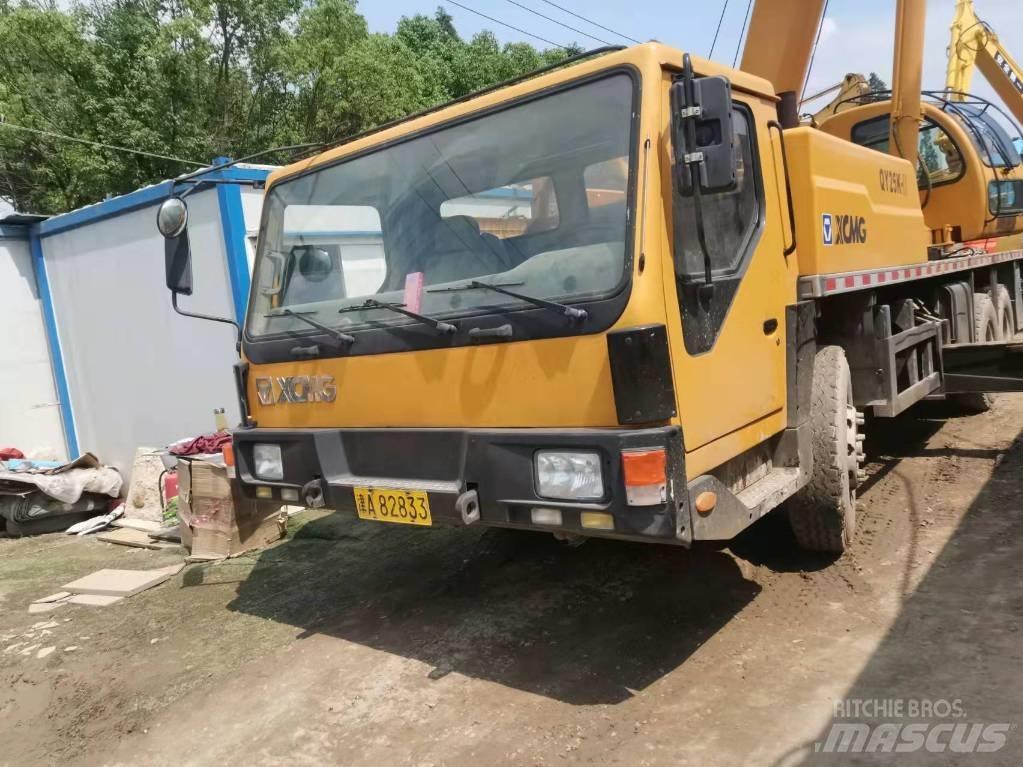 XCMG QY25K Gru per tutti i terreni