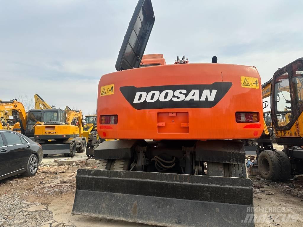 Doosan 150 Escavatori gommati