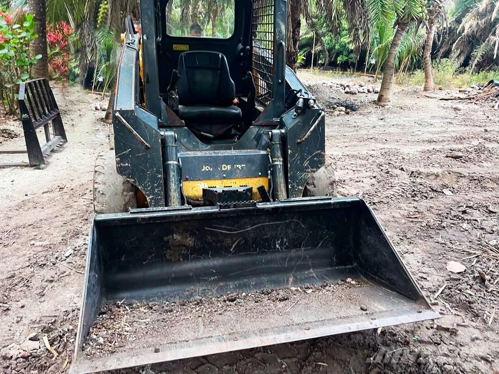 John Deere 312 Mini Pale Gommate