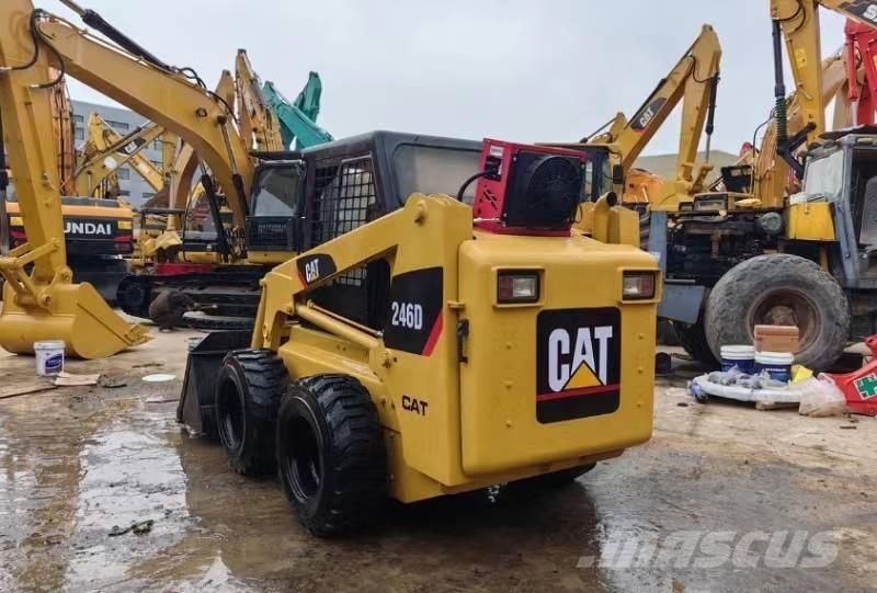 CAT 246D Mini Pale Gommate