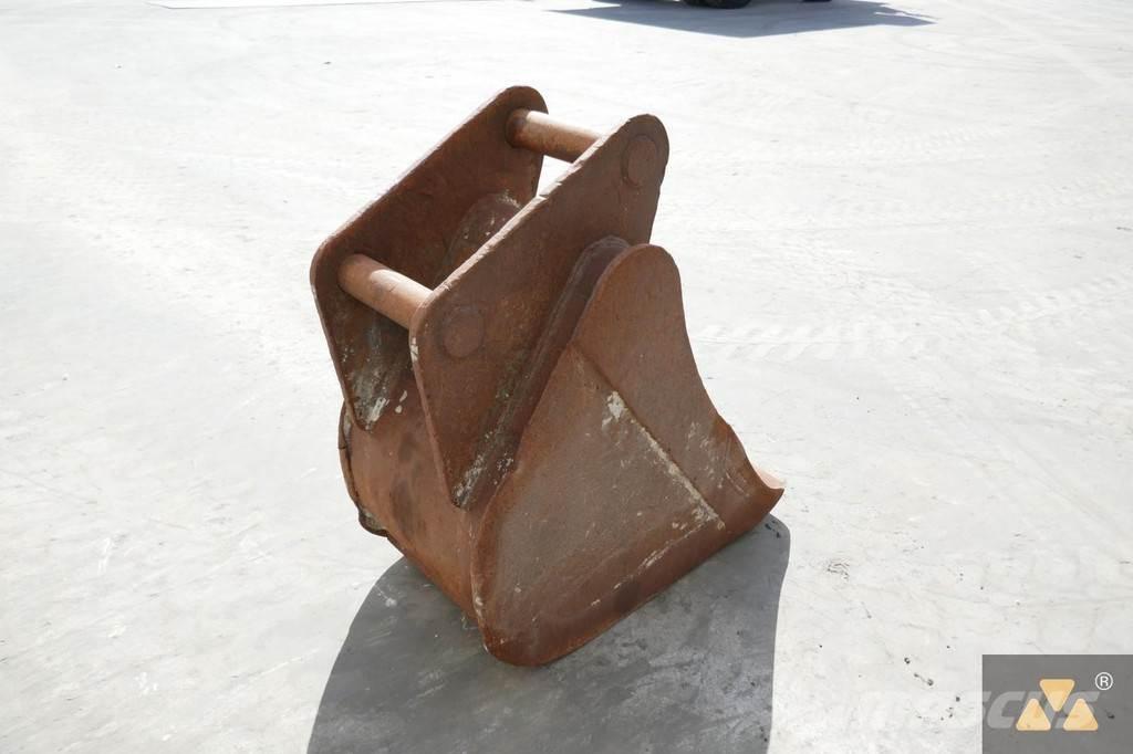 CAT 320 Bucket Benne