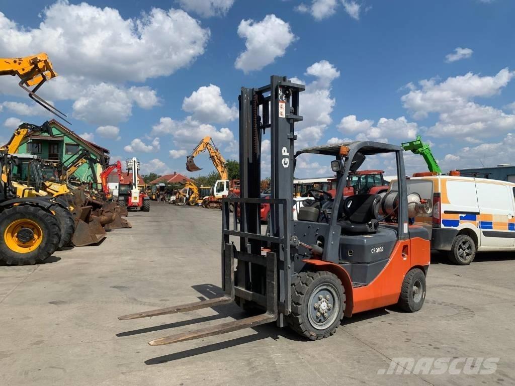 CPQD30 30 Carrelli elevatori GPL