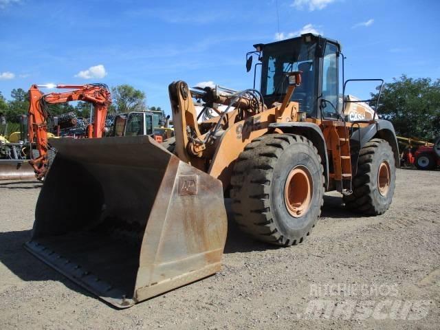 CASE 921 E Pale gommate