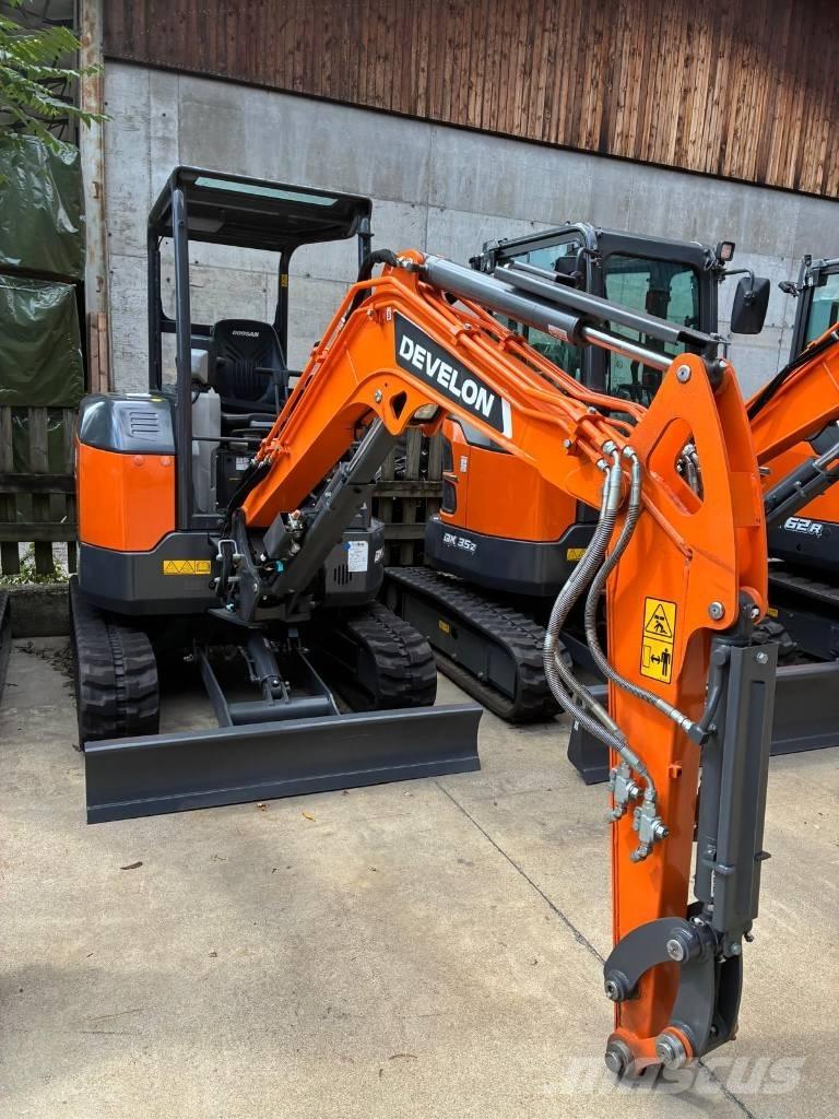 Develon DX 27 Z-7 Miniescavatori