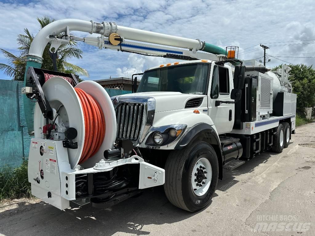 International 7400 Camion autospurgo