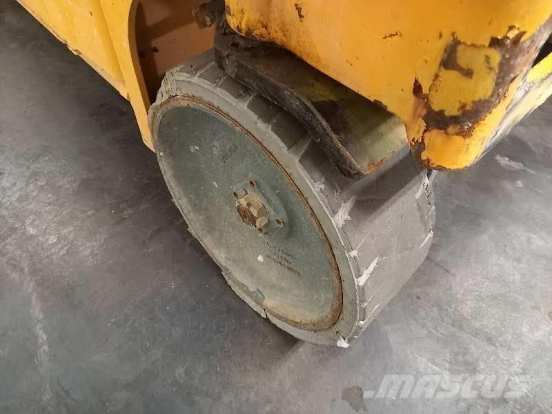 Haulotte Compact 12 Piattaforme a pantografo