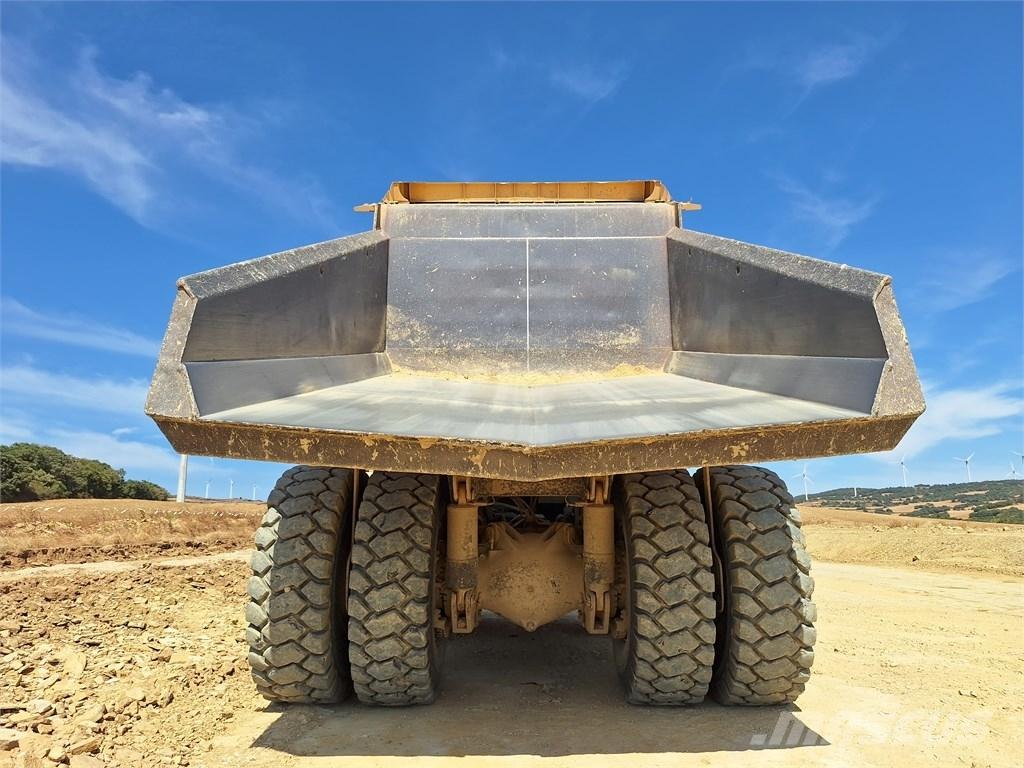 Komatsu HD 605-7E0 Dumper a telaio rigido