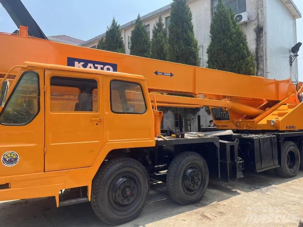 Kato KA 300 E Gru per terreni difficili