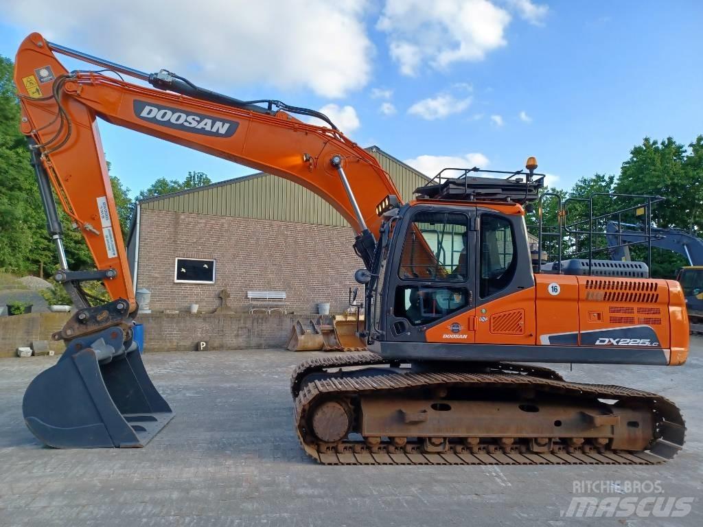 Doosan DX 225 LC-5 Escavatori cingolati