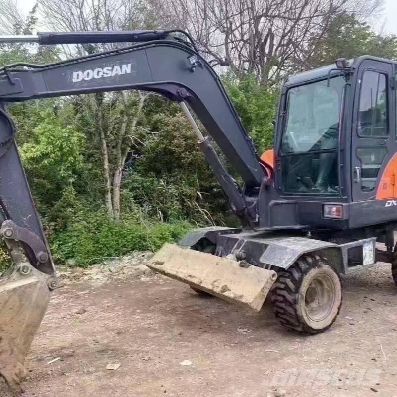 Doosan DX60W Escavatori gommati