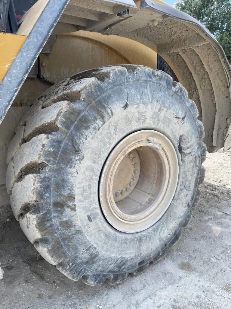 CAT 966 G Pale gommate