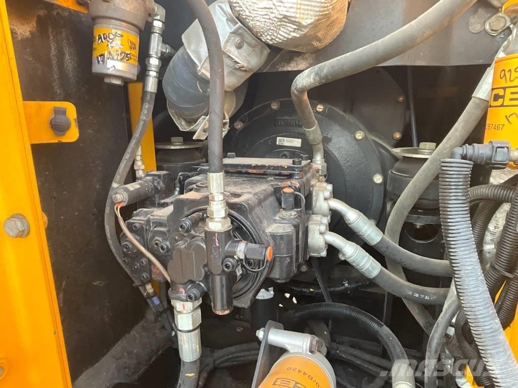 JCB JS 130 LC 4F Escavatori cingolati