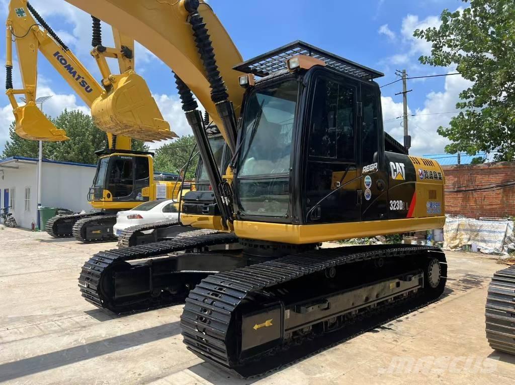 CAT 323 D L Escavatori cingolati
