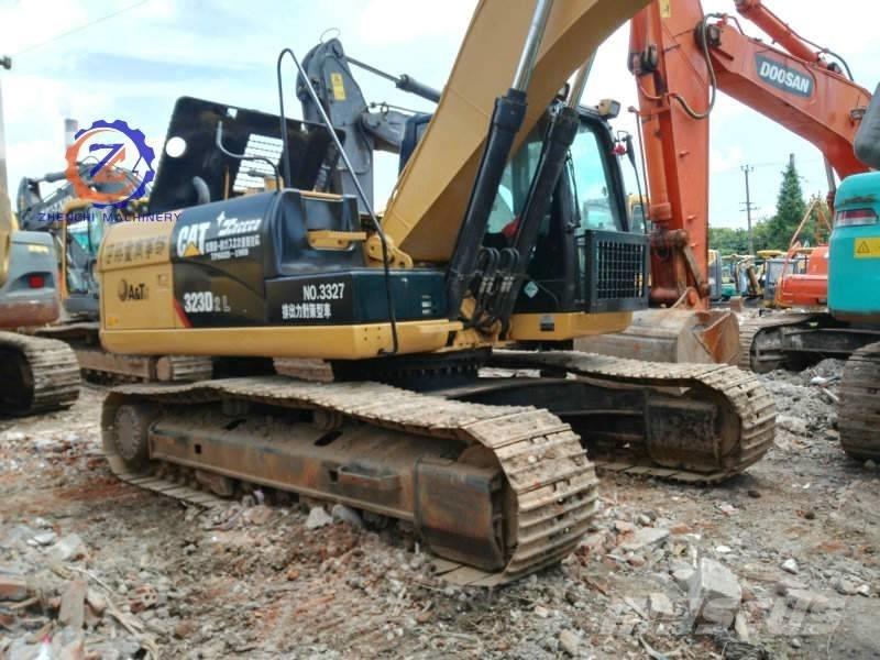 CAT 323 D L Escavatori cingolati