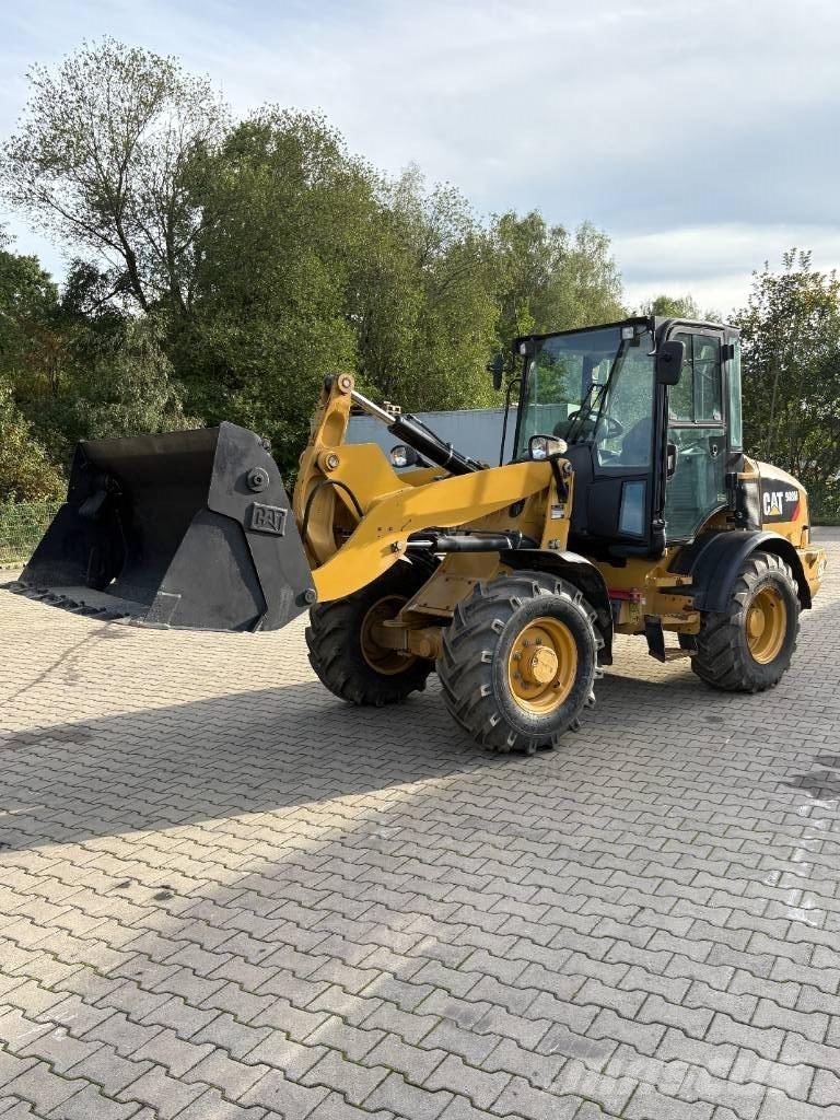 CAT 908M Pale gommate