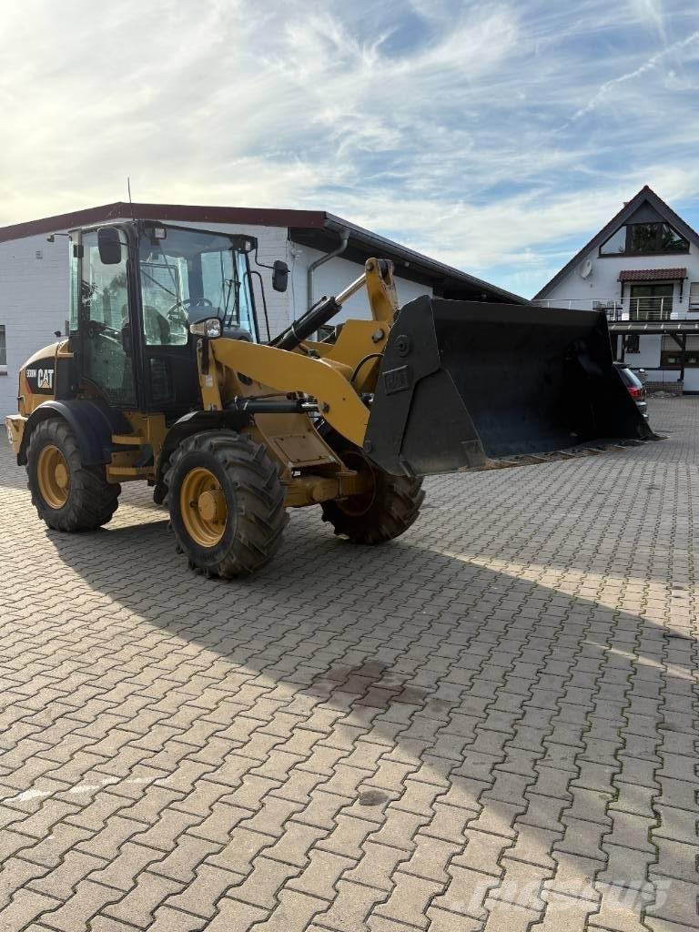CAT 908M Pale gommate