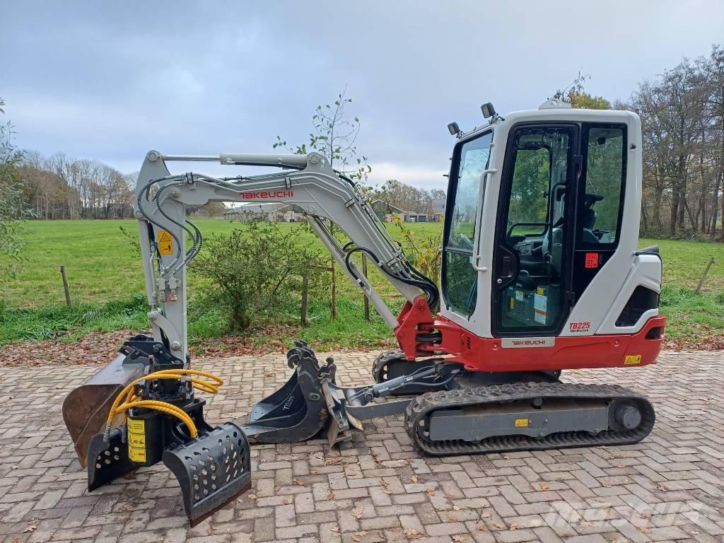 Takeuchi TB 225 Miniescavatori