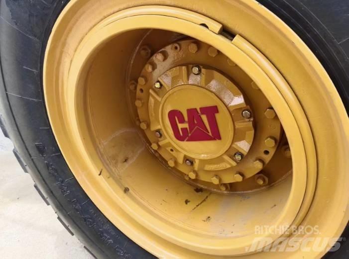 CAT 966H Pale gommate