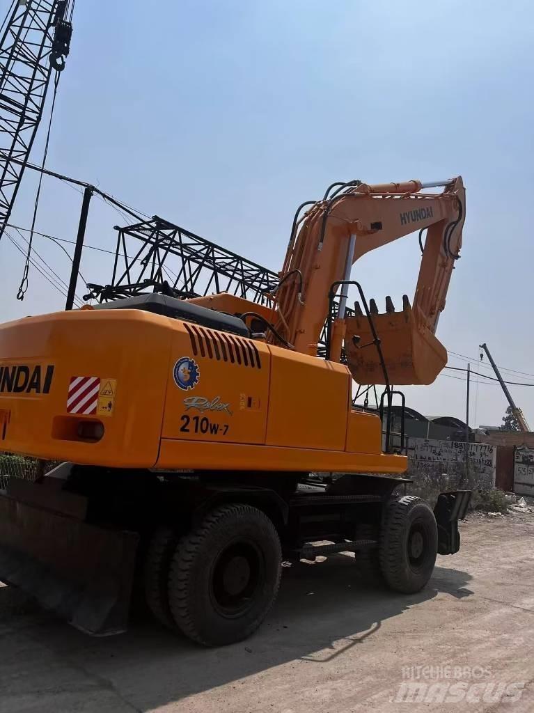 Hyundai 210w-9 Escavatori gommati