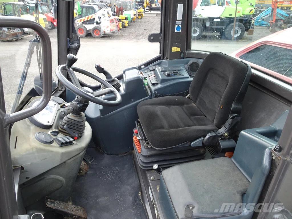 Mecalac AS700 Pale gommate