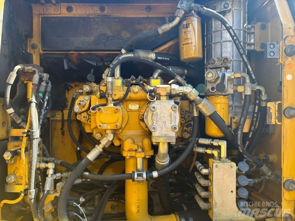 CAT 323 D L Escavatori cingolati