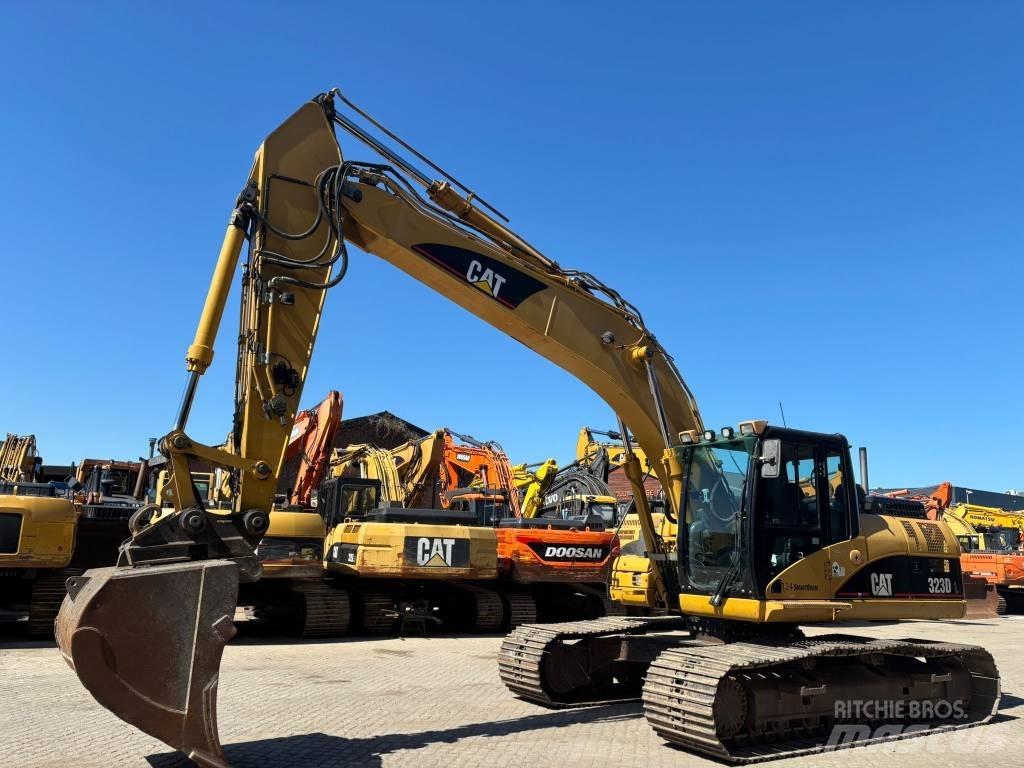 CAT 323 D L Escavatori cingolati