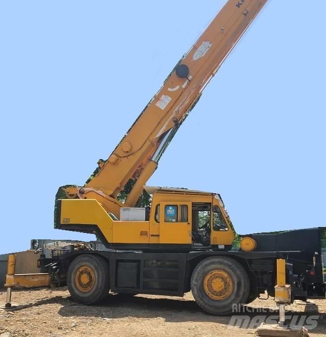 Kato KR35H-V Gru per terreni difficili