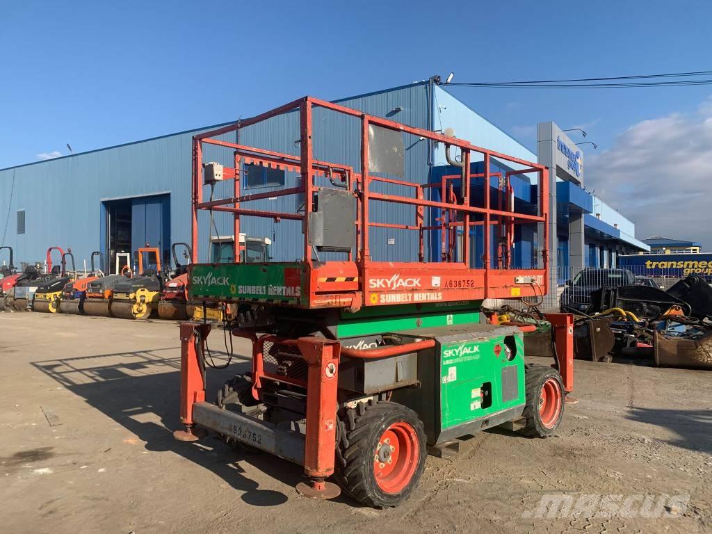 SkyJack SJ 6832 RT Piattaforme a pantografo