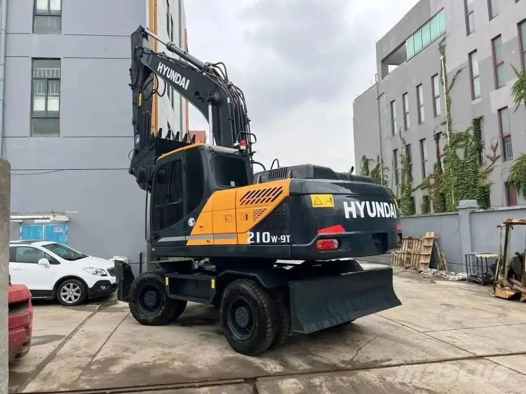 Hyundai R210W-9T Escavatori gommati