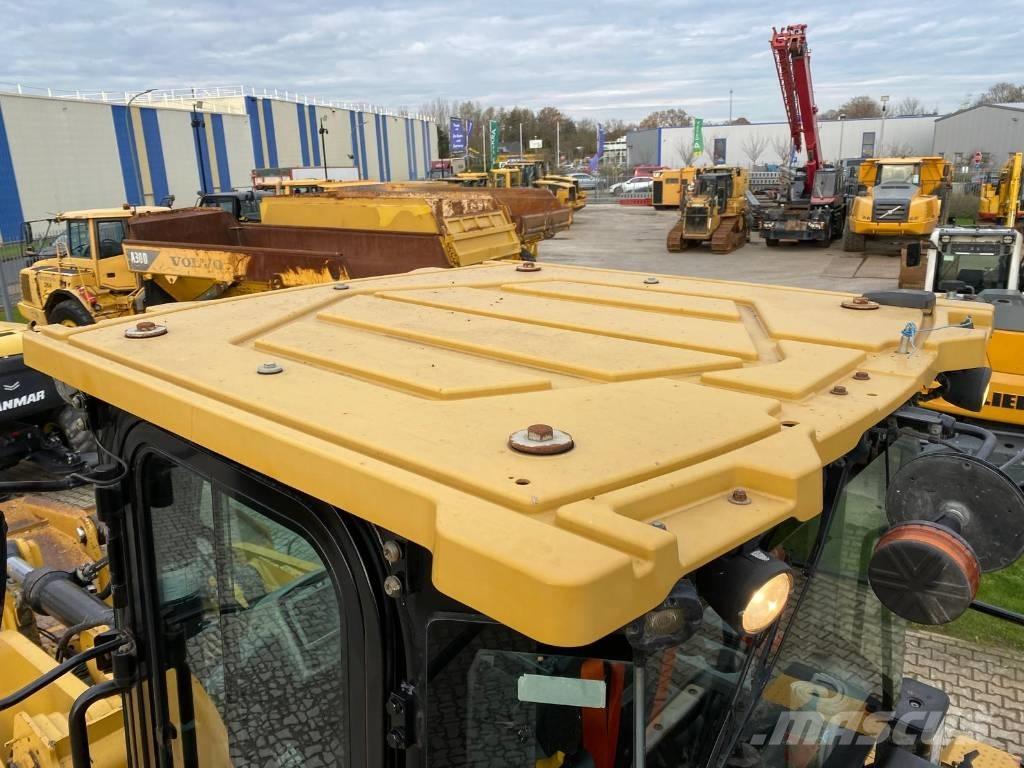 CAT 980M Pale gommate