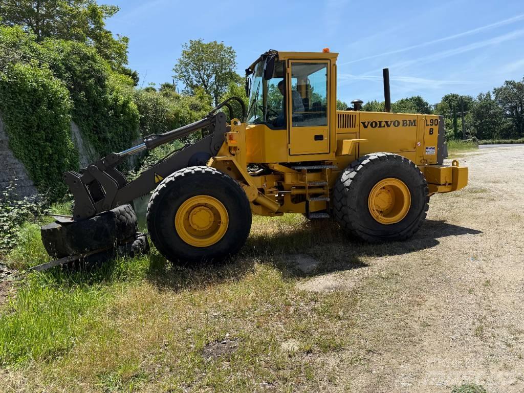 Volvo L90B Pale gommate