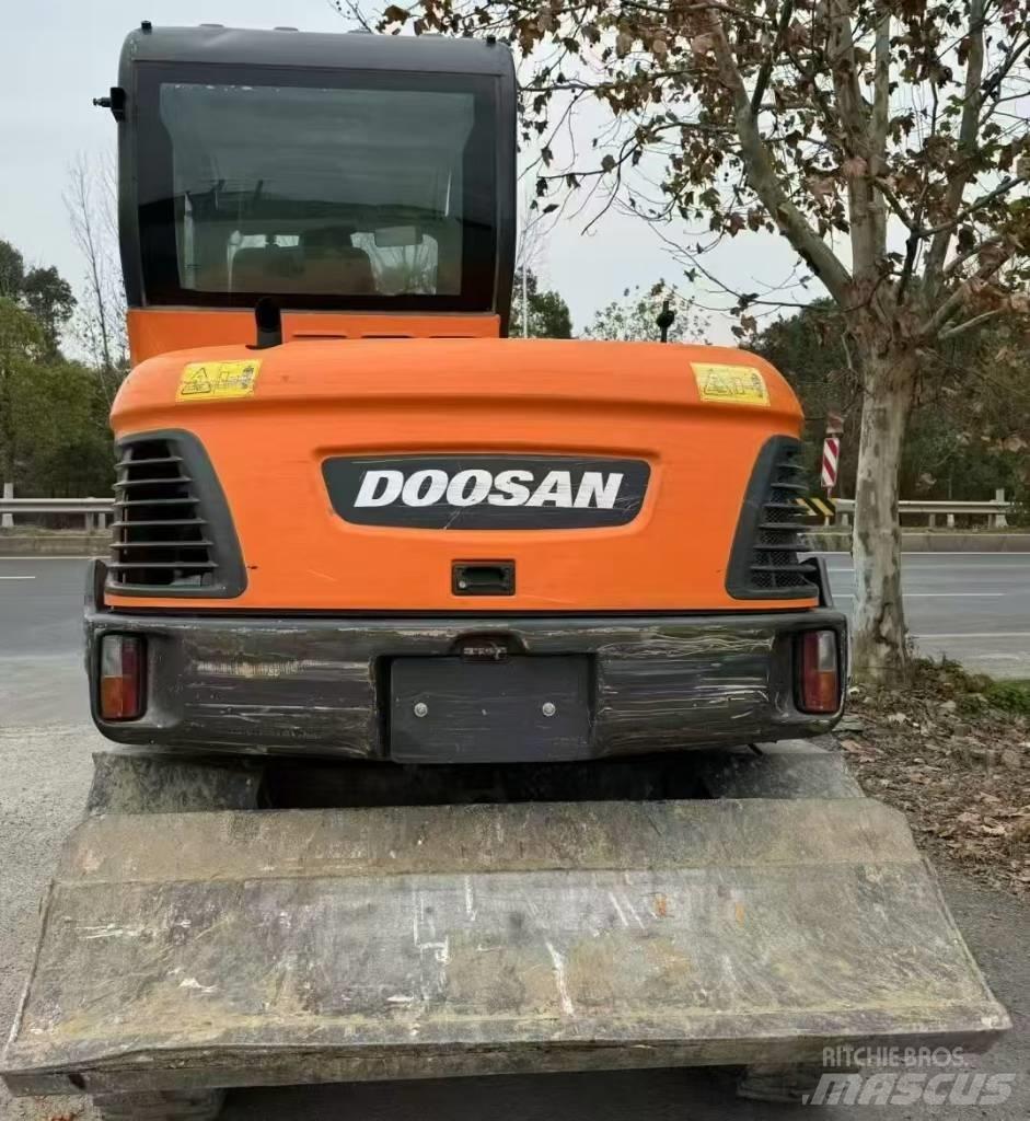 Doosan DX 60 Escavatori gommati
