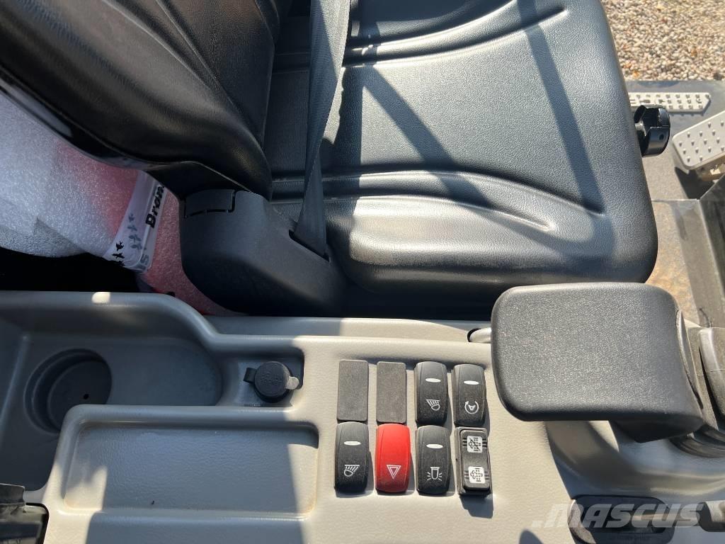 JCB 403 Plus Mini pale