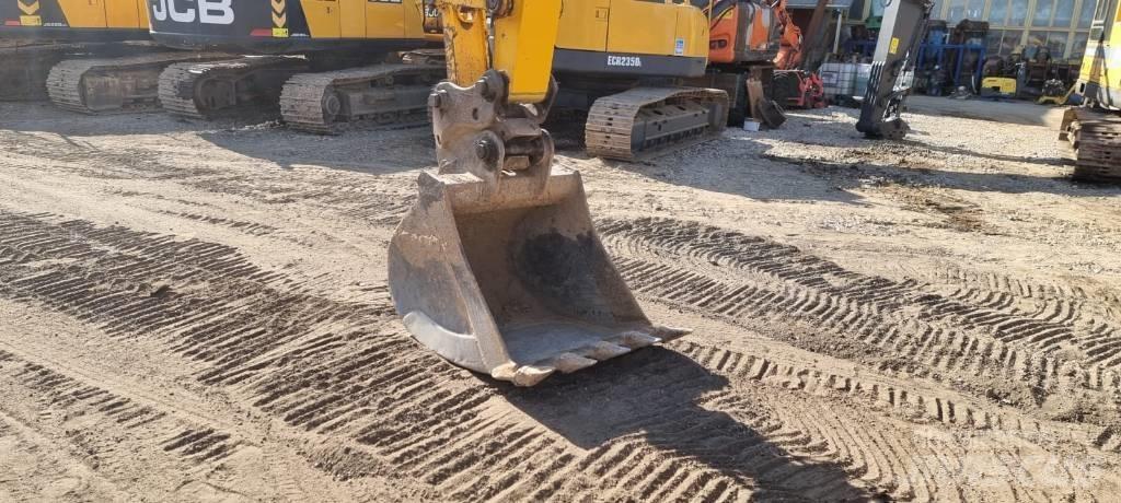 JCB JS 145 LC Plus Escavatori cingolati