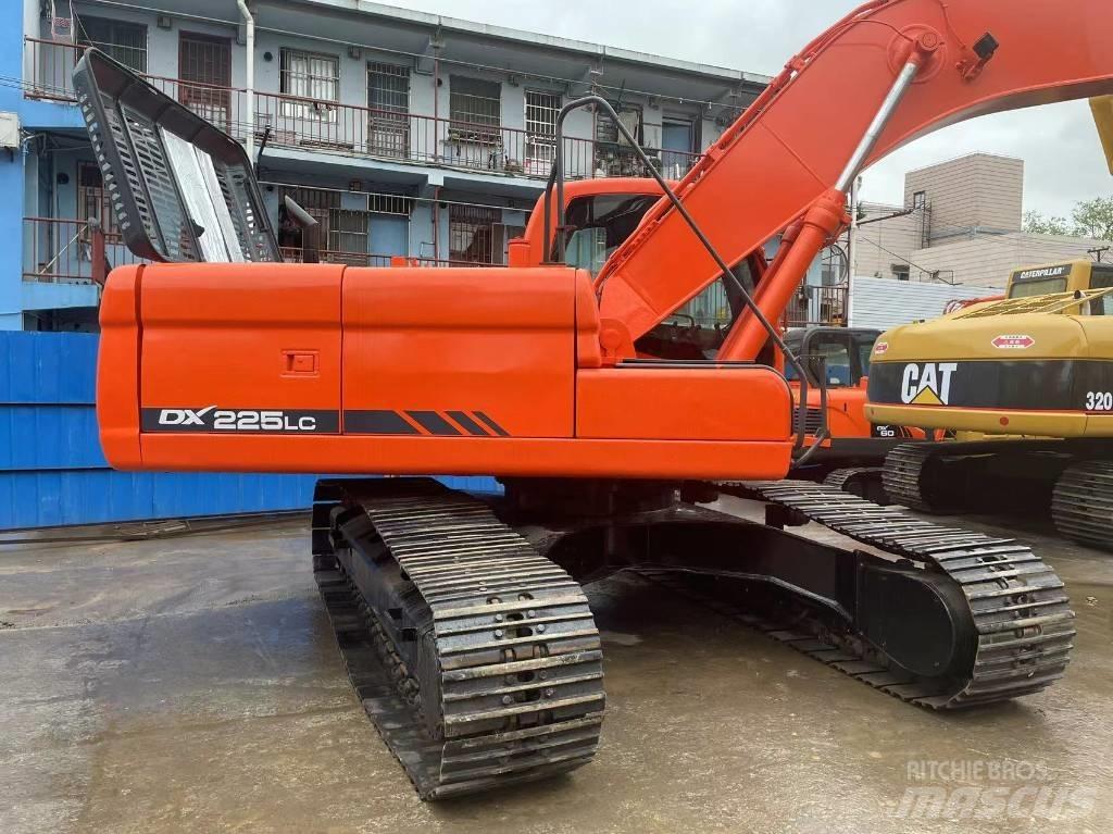 Doosan DX 225 Escavatori cingolati