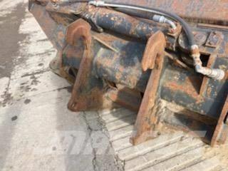 CAT Bucket-Side Dump Benne