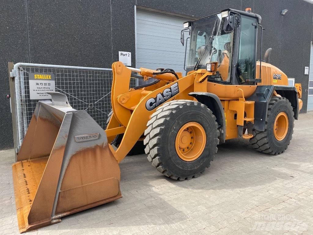CASE 621E Pale gommate