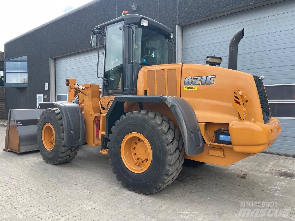 CASE 621E Pale gommate