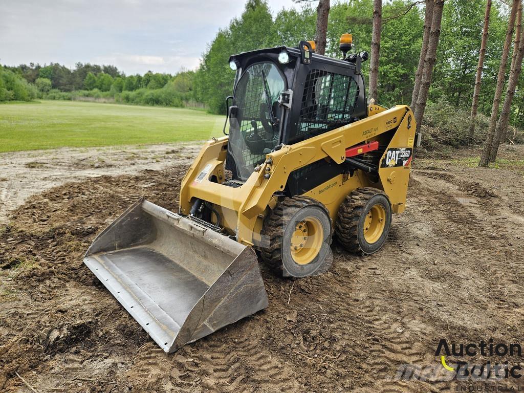 CAT 236 D Mini Pale Gommate