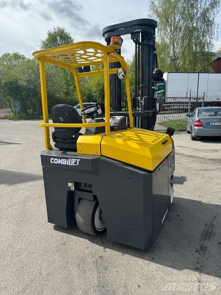 Combilift CBE3000 Carrello elevatore retrattile a 4 vie