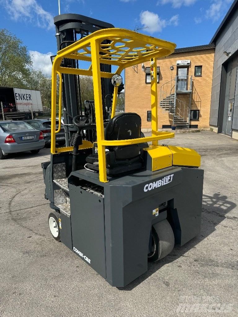 Combilift CBE3000 Carrello elevatore retrattile a 4 vie